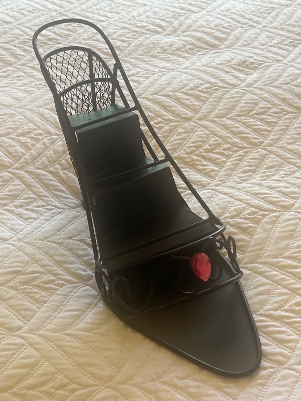 Black Decorative High-Heel Jewelry Organizer with Pink Accent